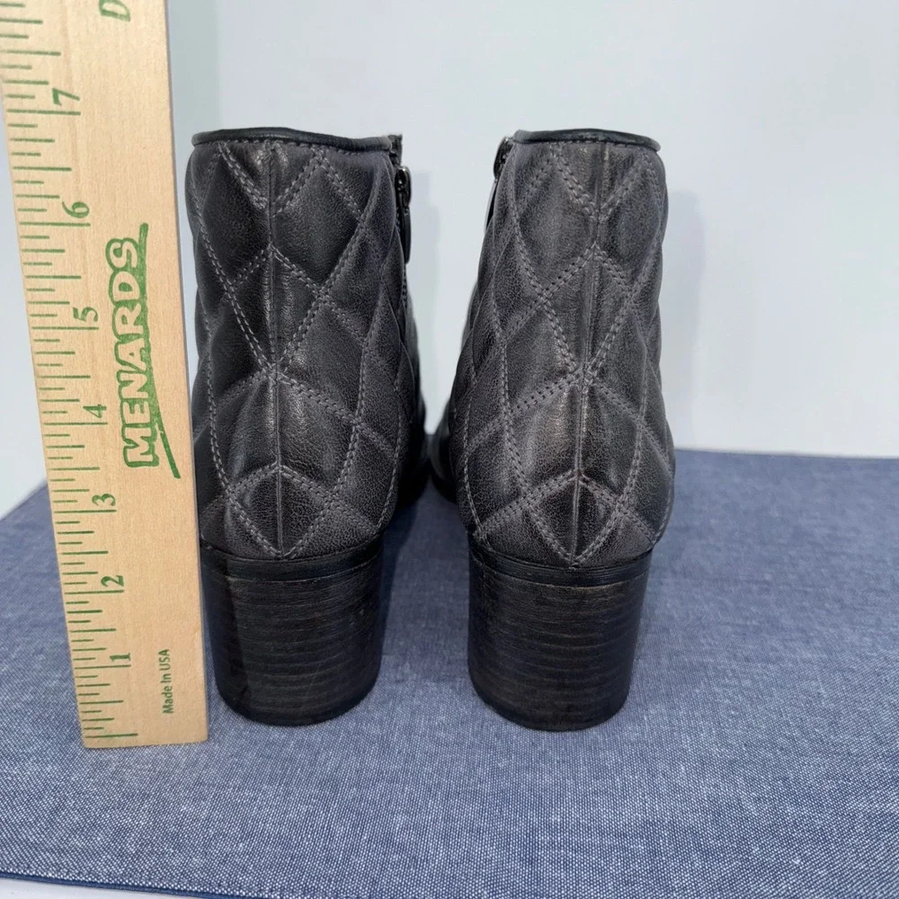 Clarks Movie Retro Quilted Leather Side Zip Ankle Boots Block‎ Heel Gray Sz 9.5